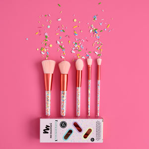 Makeup-brushes-for-kids-pink-with-sprinkles-in-the-handle