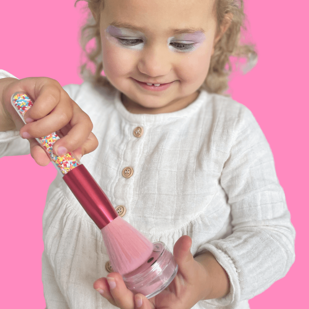 Makeup-brushes-for-kids-pink-with-sprinkles-in-the-handle